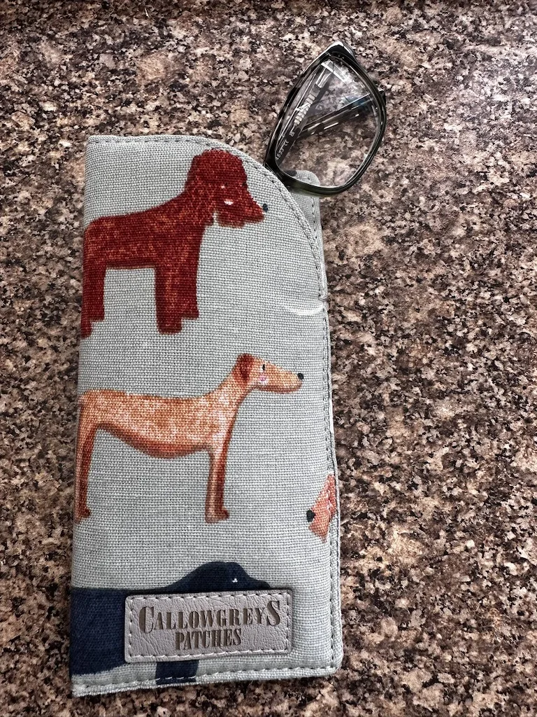 Fabric Glasses Case with illustrated dog print - Image 5